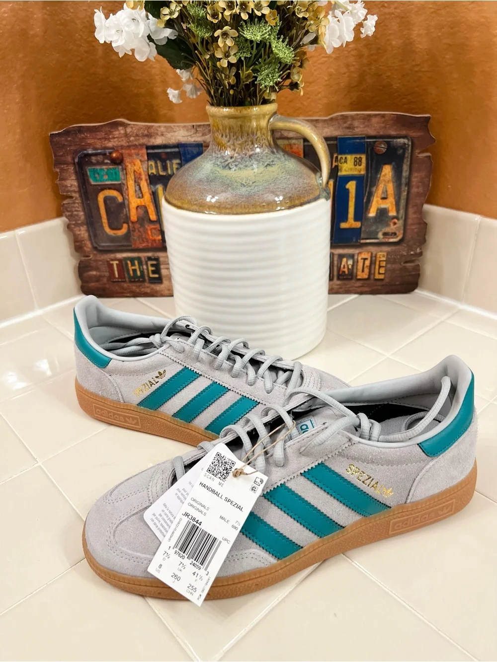 Adidas HANDBALL SPEZIAL, GRAY with Green Stripes, Men’s Size 8, Women’s Size 9